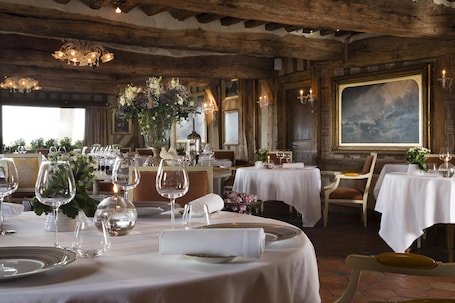2 restaurants, breakfast, lunch, dinner served; French cuisine