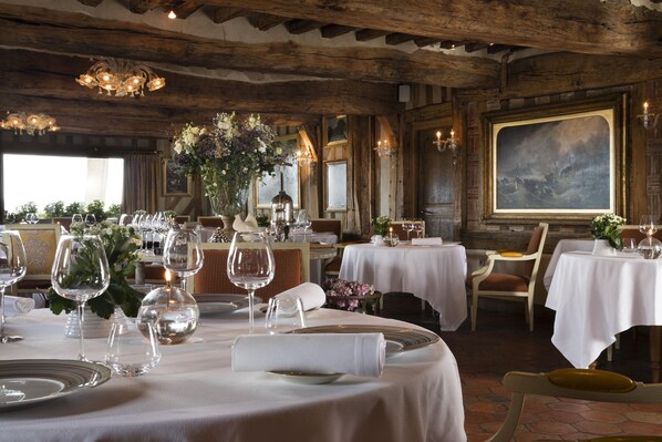 2 restaurants, breakfast, lunch, dinner served; French cuisine