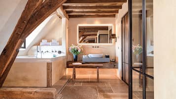 Suite, River View (Steam Shower and Balneo bathtub) | Bathroom | Shower, free toiletries, hair dryer, bathrobes