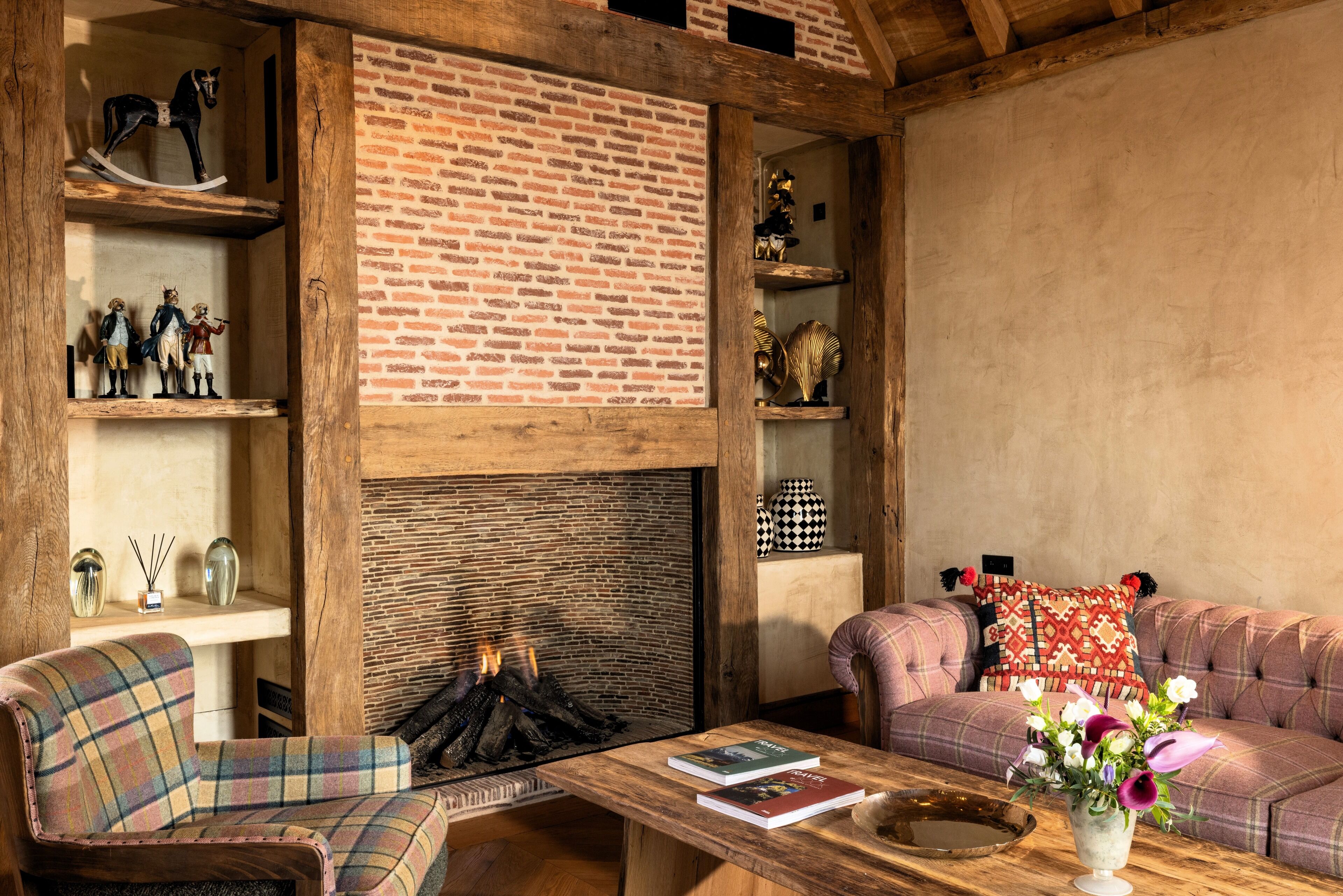 grand suite, river view (steam shower and balneo bathtub) | living area | 80-cm flat-screen tv with satellite channels, tv, netflix