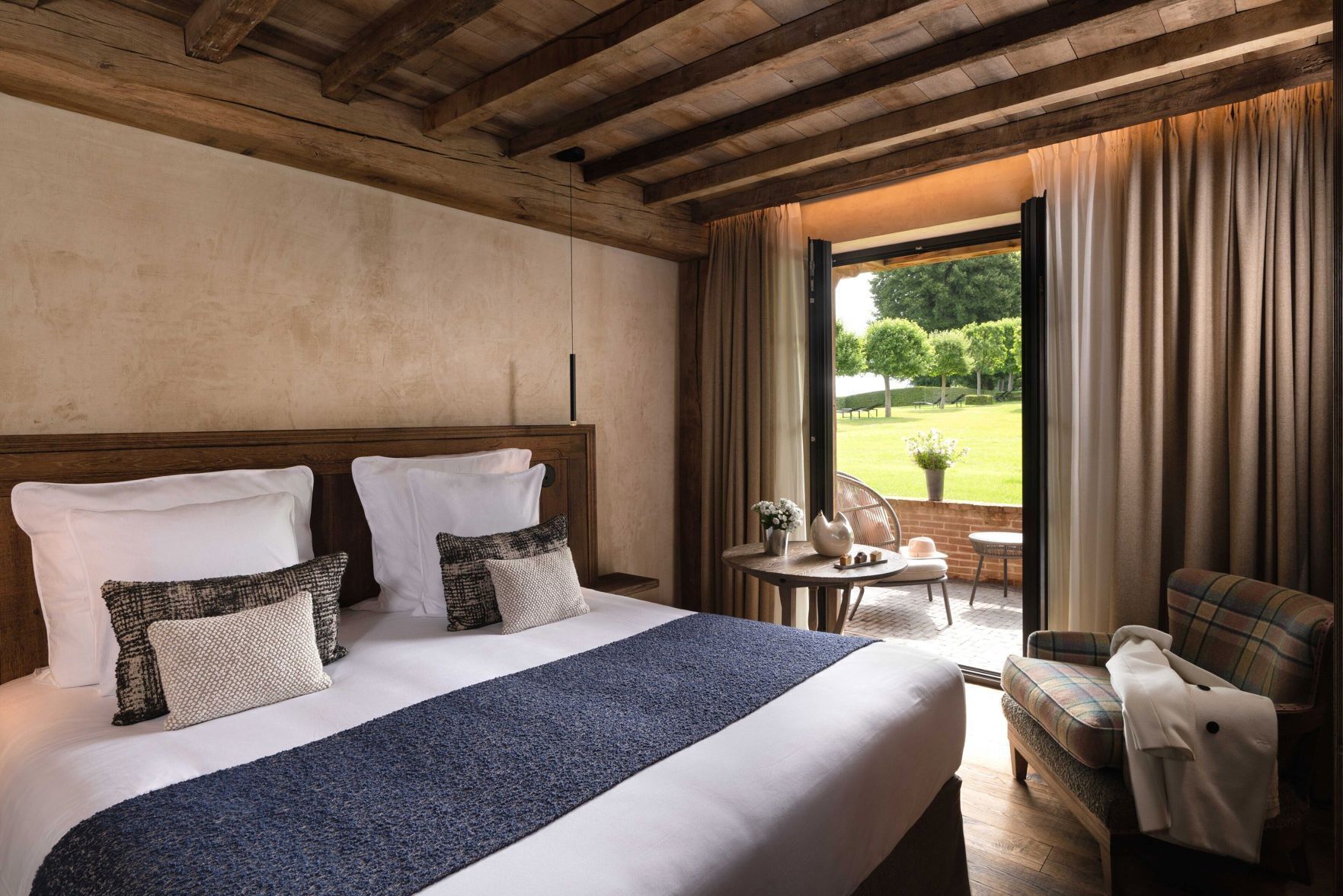 Premium bedding, pillow-top beds, minibar, in-room safe