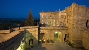 Front of property – evening/night - Chateau De Rochegude (Rochegude)