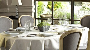 Restaurant - Chateau De Rochegude (Rochegude)