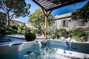 Una bañera de hidromasaje, masajes