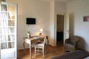 經典雙人房 | 房內夾萬、熨斗/熨衫板、Wi-Fi、��床單