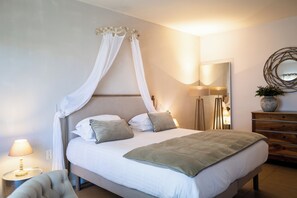 Classic Double Room | In-room safe, iron/ironing board, WiFi, bed sheets - La Regalido (Fontvieille)