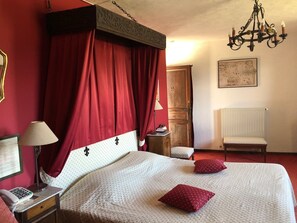 1 bedroom, in-room safe, desk, blackout curtains