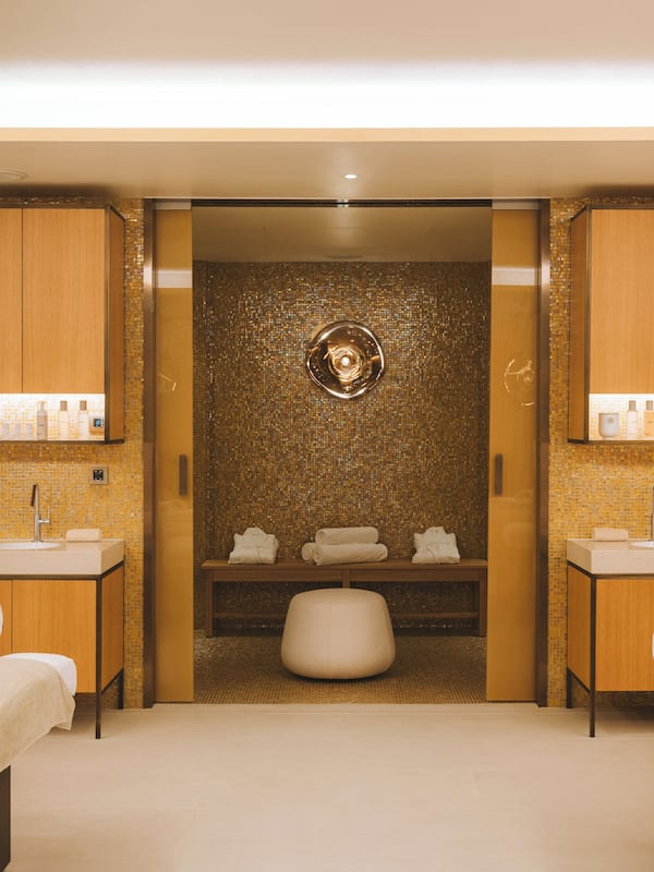 Couples treatment room(s), sauna, hot tub, steam room