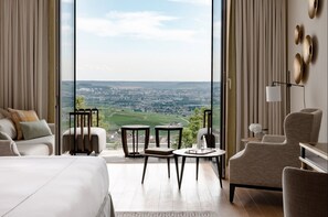 Ropa de cama de alta calidad, colchones viscoelásticos, minibar