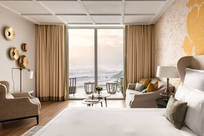 Ropa de cama de alta calidad, colchones con efecto memoria y minibar 