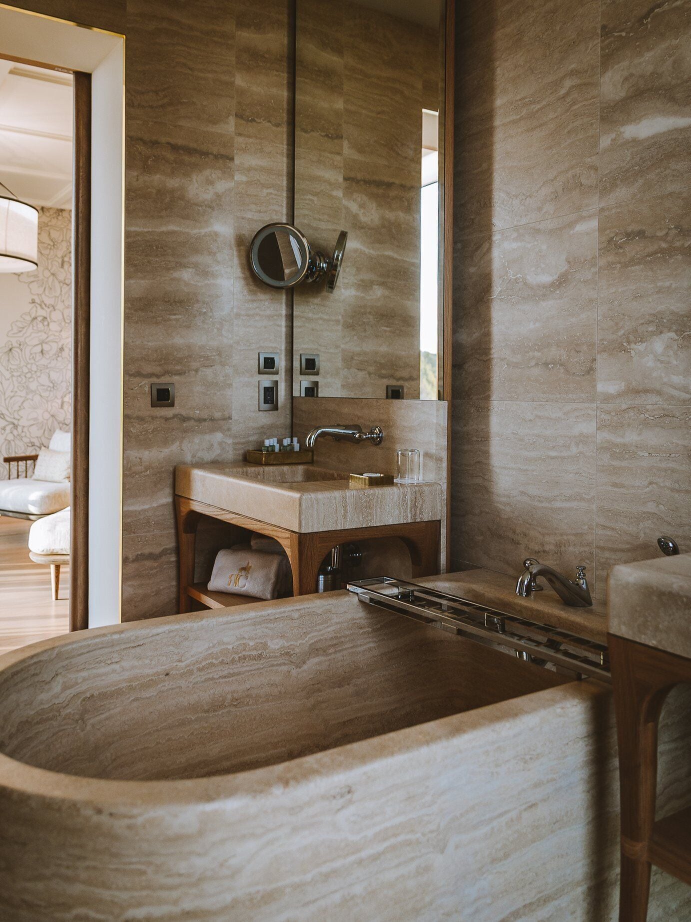 suite (josephine) | bathroom | combined shower/bathtub, free toiletries, hair dryer, bathrobes