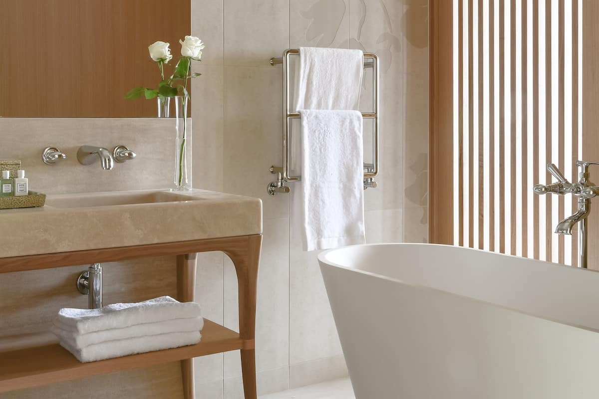 Combined shower/bathtub, free toiletries, hair dryer, bathrobes