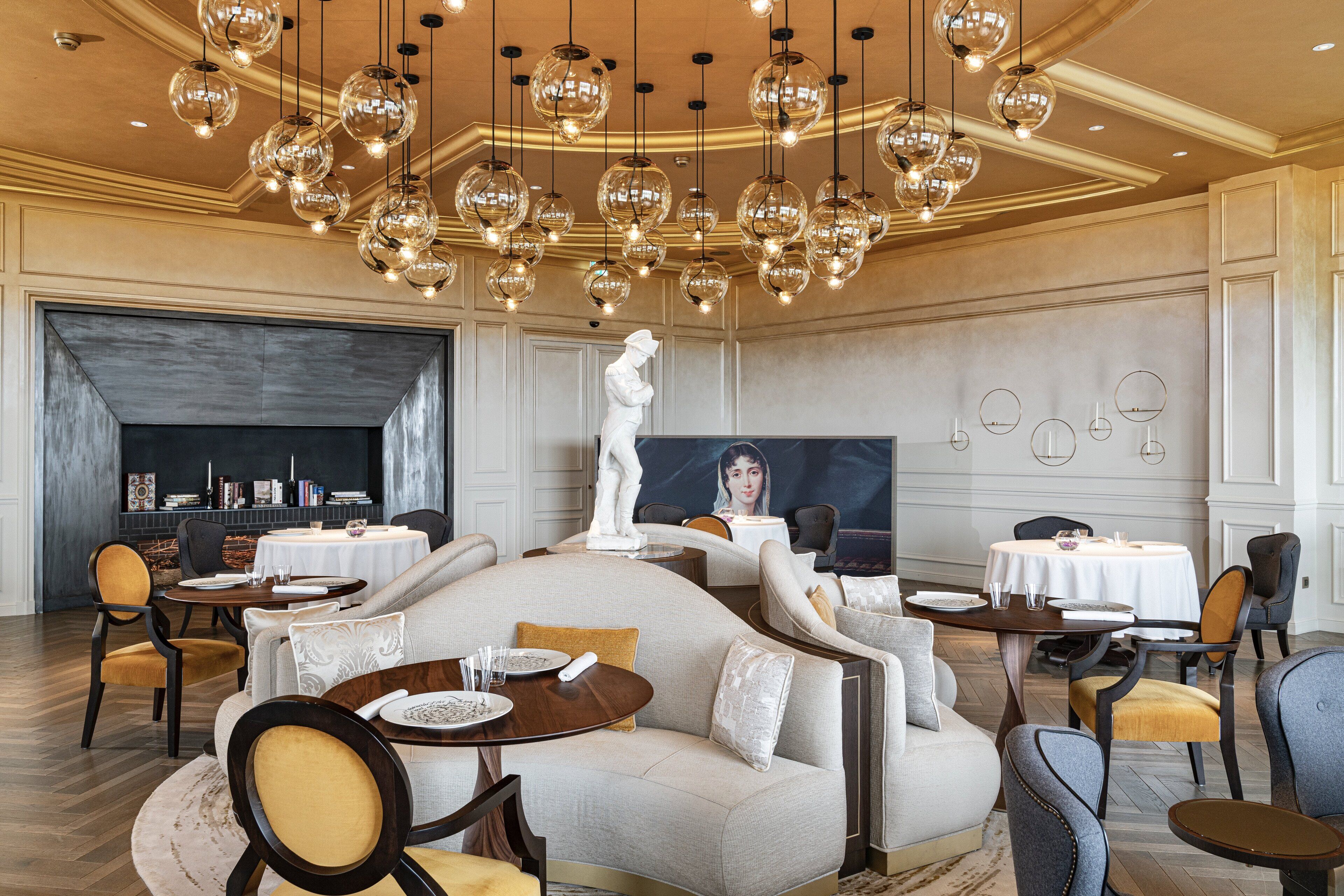 2 restaurants, breakfast served