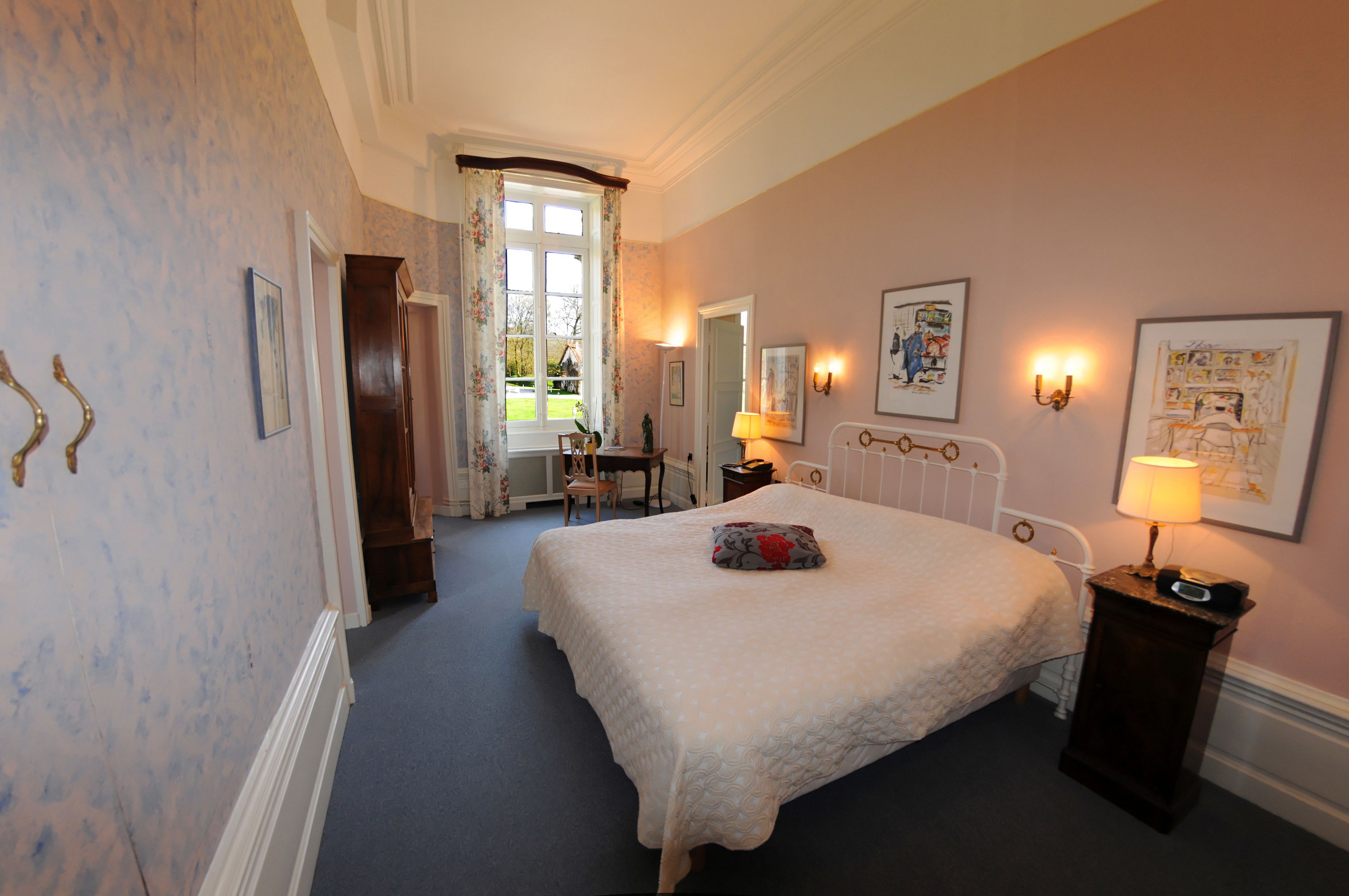 minibar, in-room safe, desk, free wifi