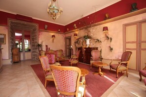 Interior - Chateau de Castel Novel (Saint-Pantaleon-de-Larche)