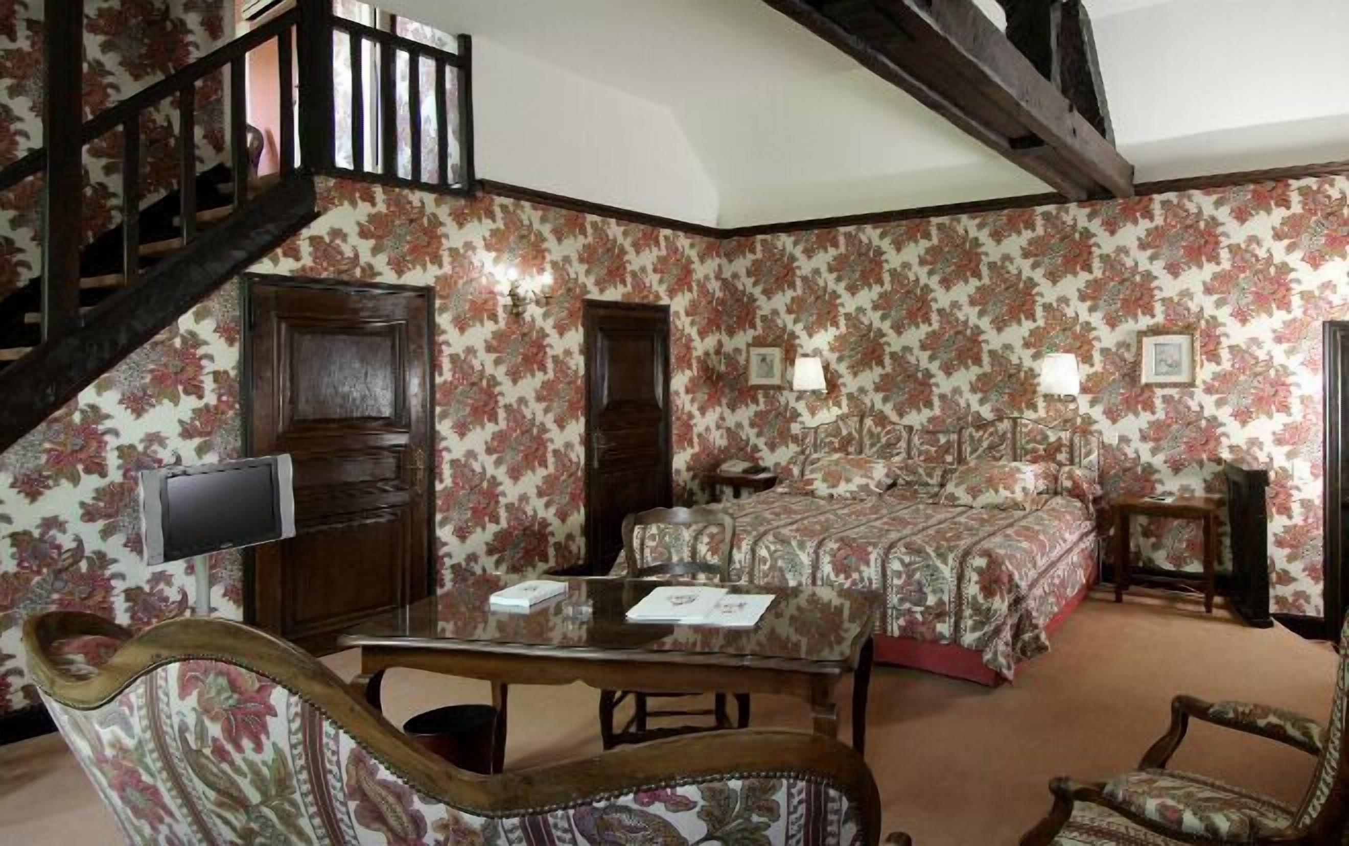 premium bedding, in-room safe, desk, iron/ironing board