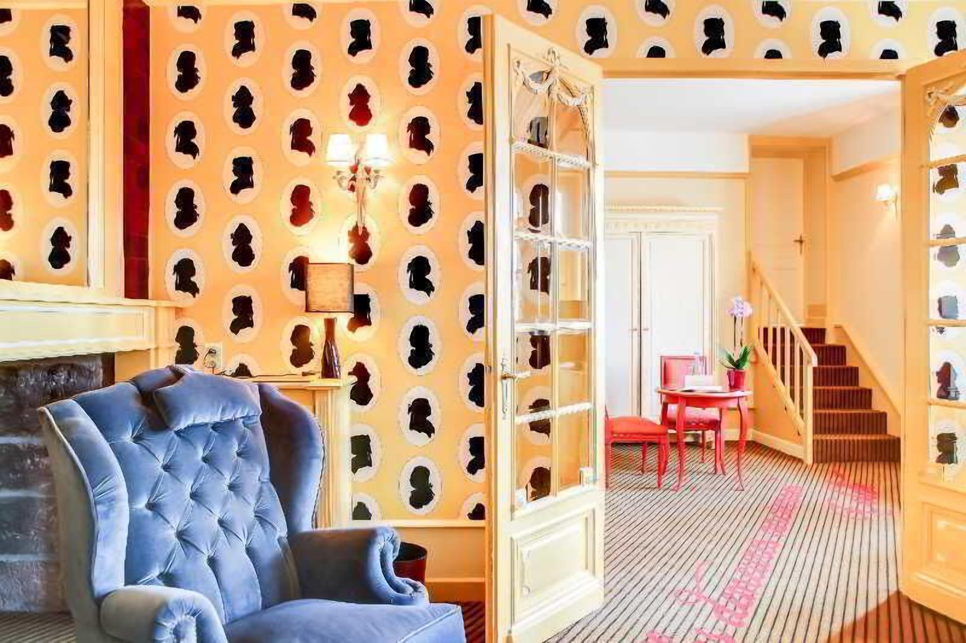 premium bedding, in-room safe, desk, iron/ironing board