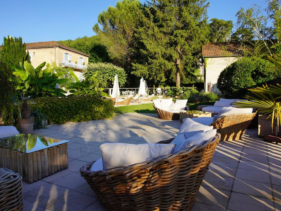 Outdoor pool, open 8:00 AM to 10:00 PM, sun loungers