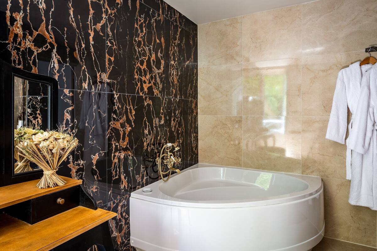 exclusive suite, sauna | bathroom | free toiletries, hair dryer, bathrobes, towels