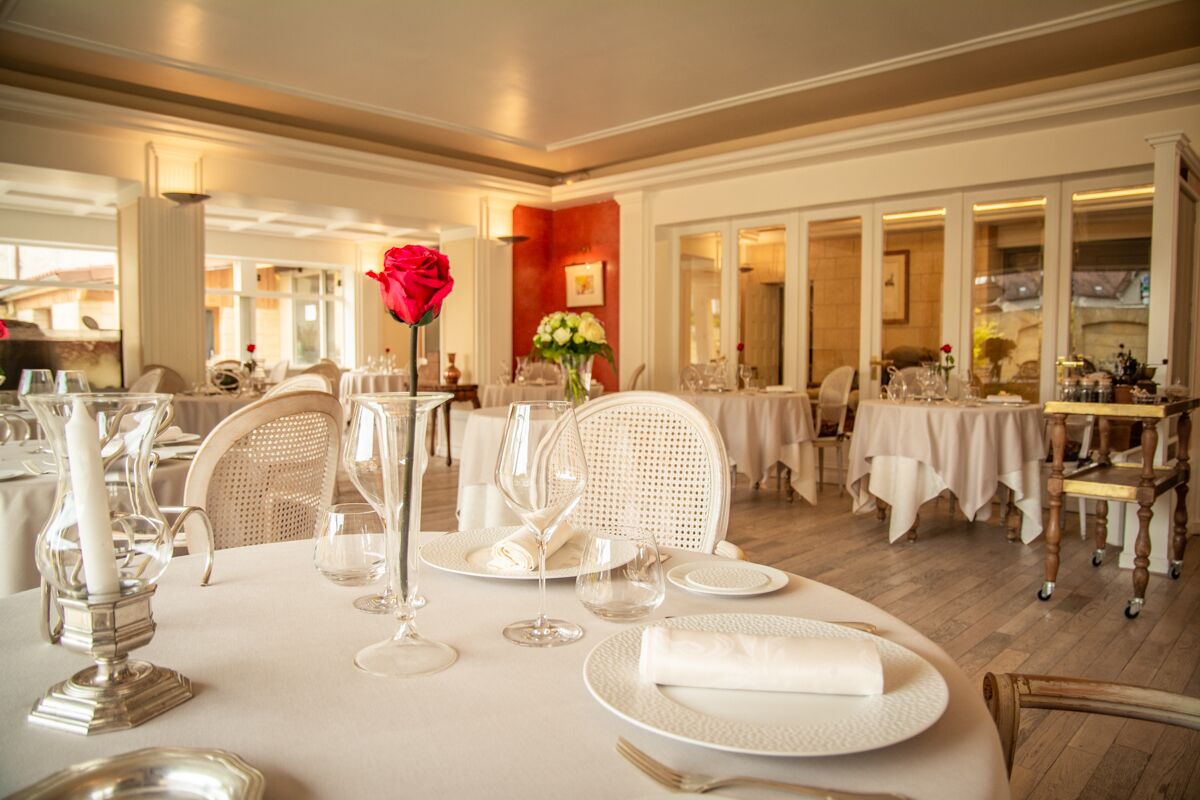 2 restaurants, breakfast, lunch, dinner served; local cuisine