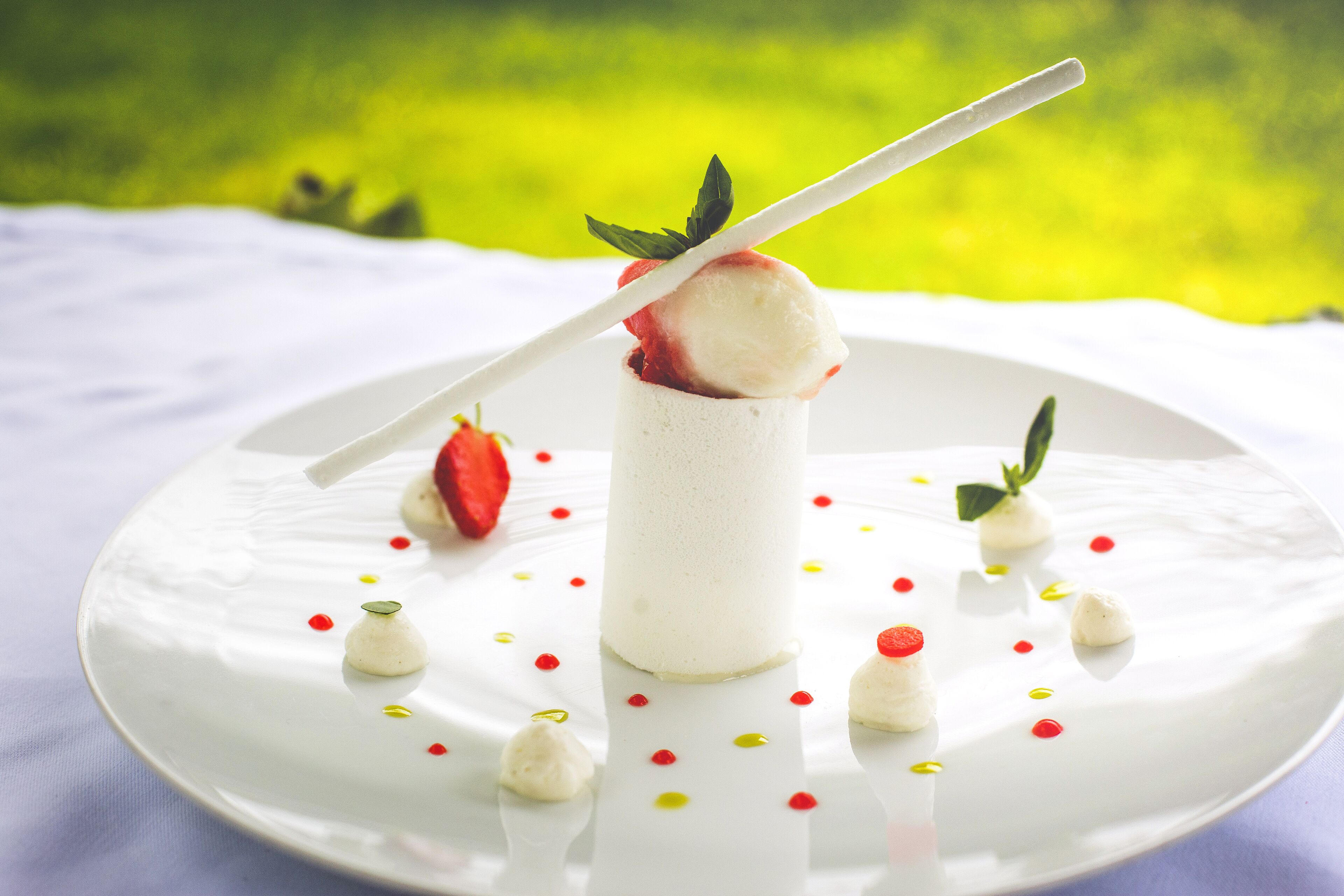 3 restaurants, breakfast, lunch, dinner served; french cuisine