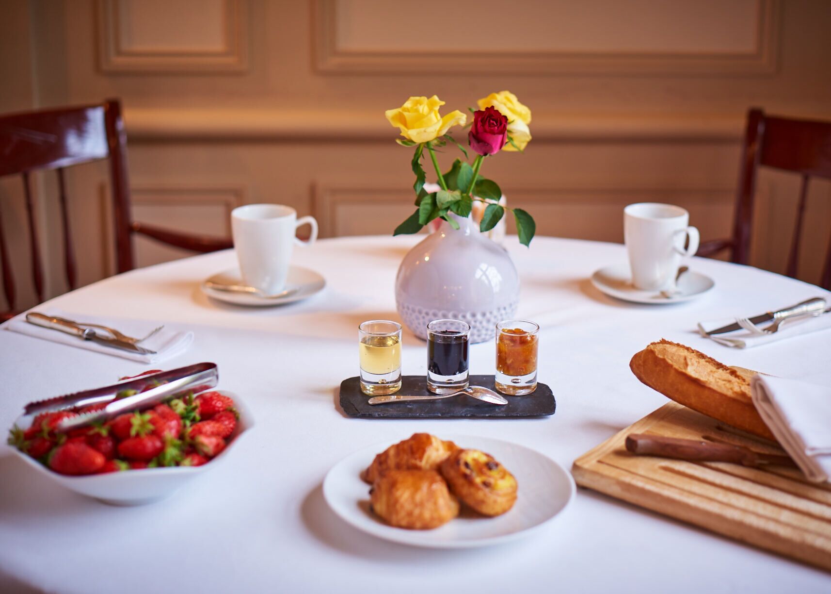 daily buffet breakfast (eur 25 per person)