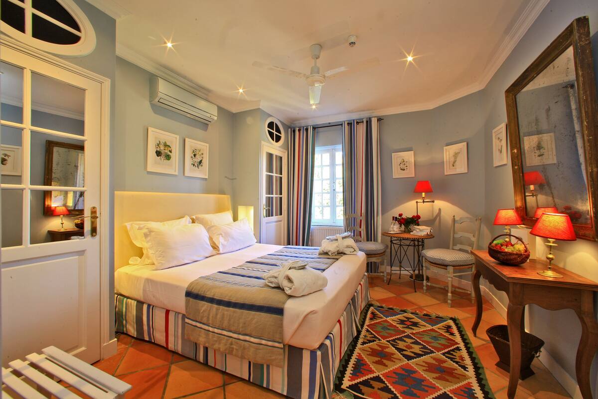 classic double or twin room | 1 bedroom, premium bedding, minibar, in-room safe