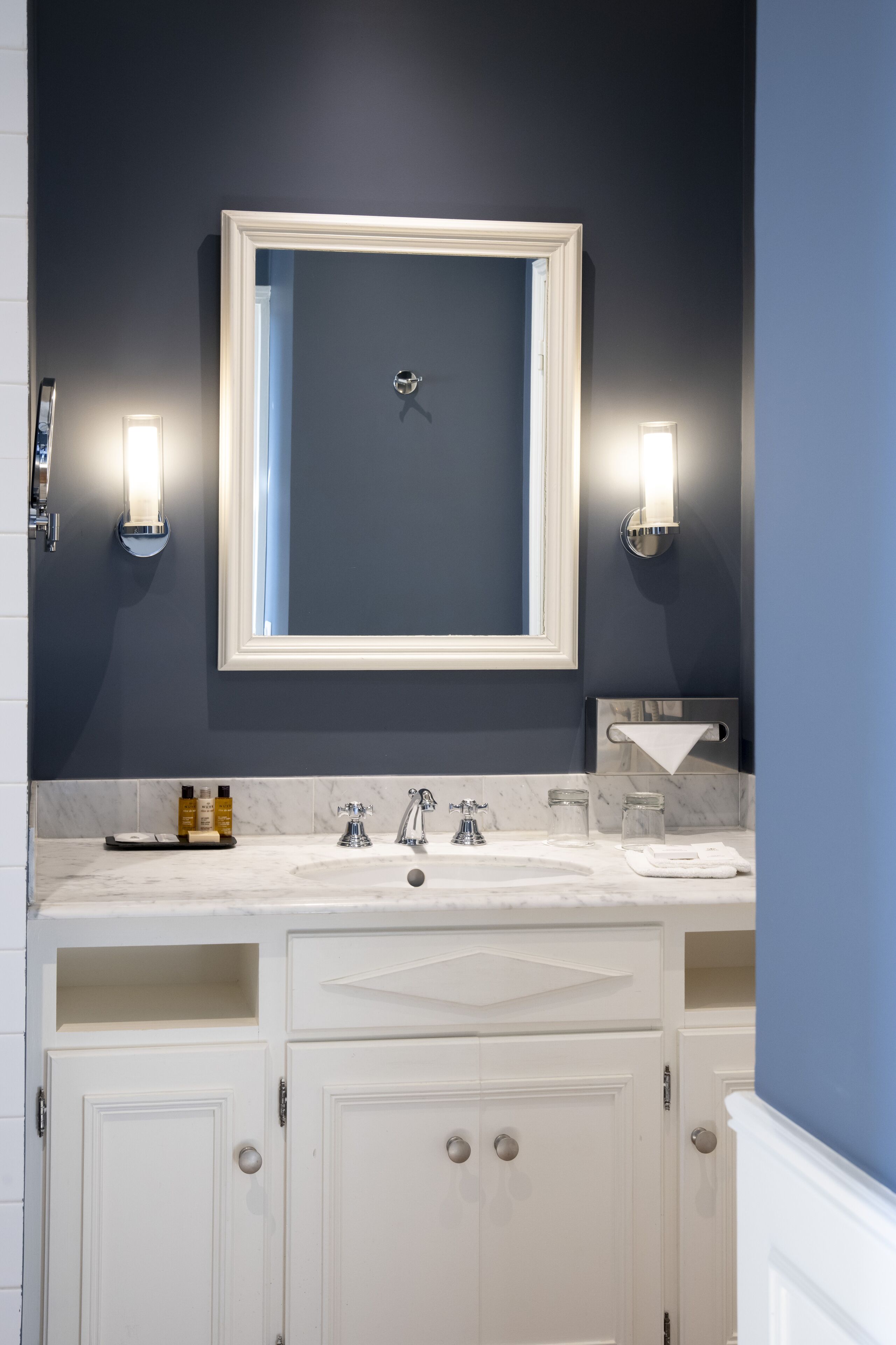 deluxe double or twin room | bathroom | free toiletries, hair dryer, bathrobes, slippers