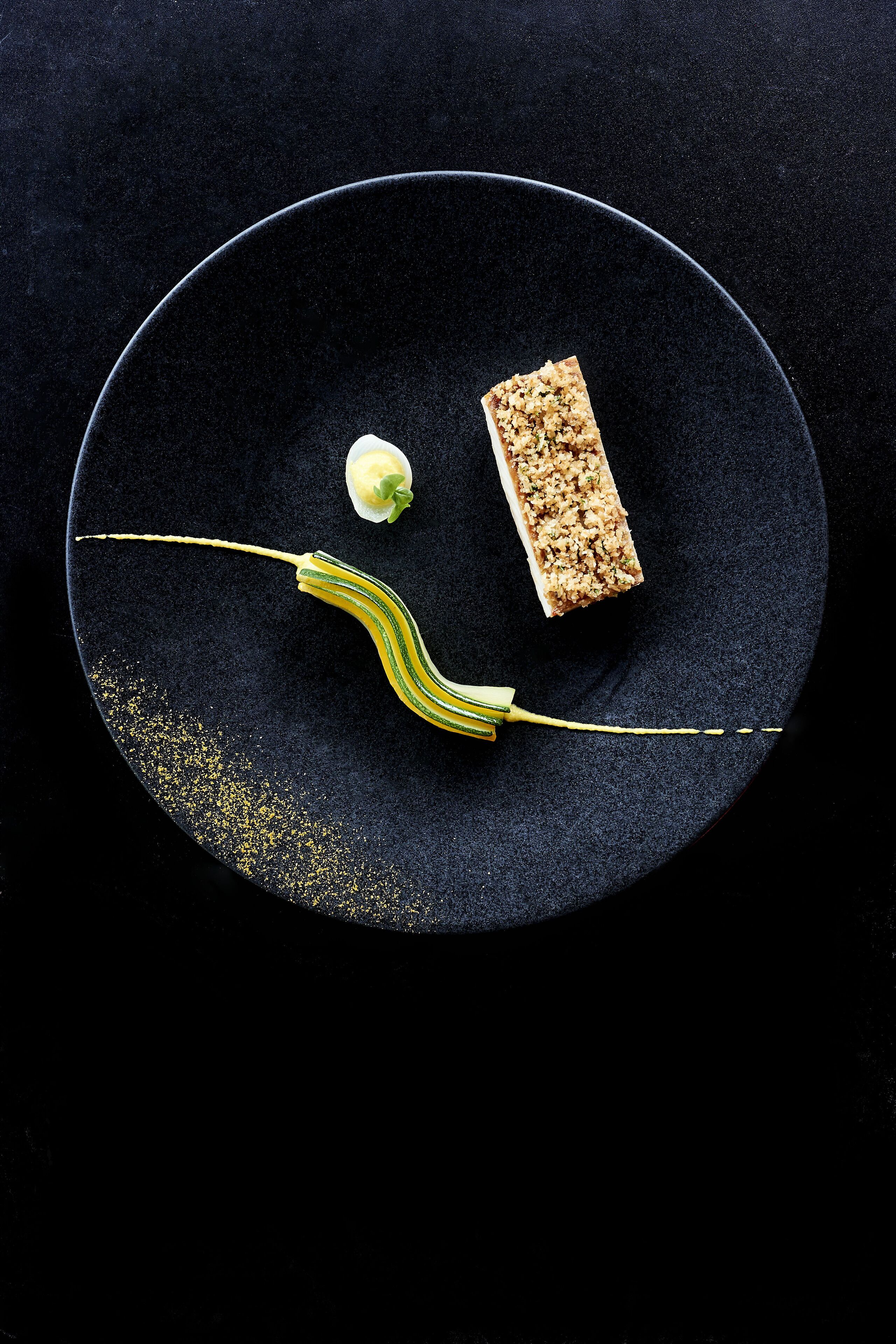 3 restaurants, breakfast, lunch, dinner served; french cuisine