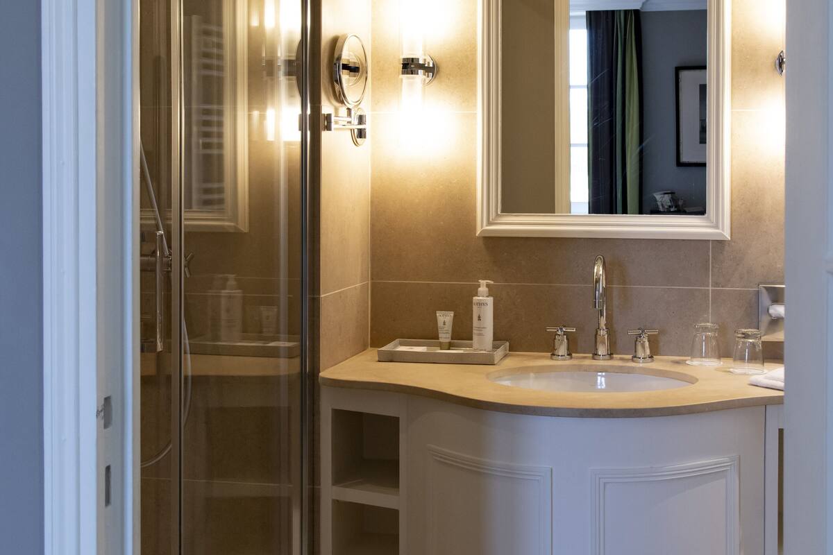 comfort double or twin room | bathroom | free toiletries, hair dryer, bathrobes, slippers