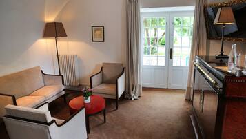 Signature Suite | Premium bedding, in-room safe, individually decorated