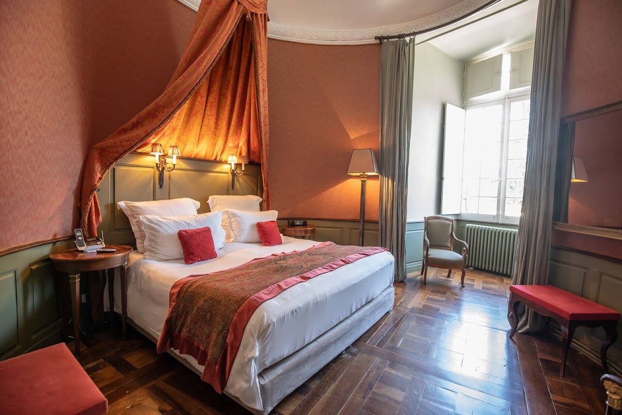 signature suite | 1 bedroom, premium bedding, in-room safe, individually decorated