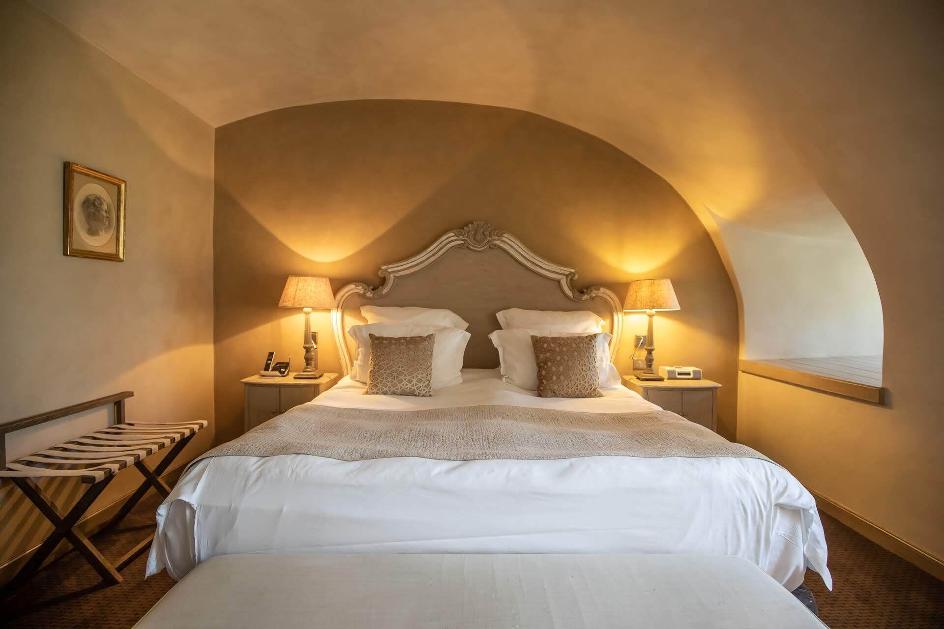 Kamar Superior | Seprai premium, brankas, dan didekorasi berbeda-beda