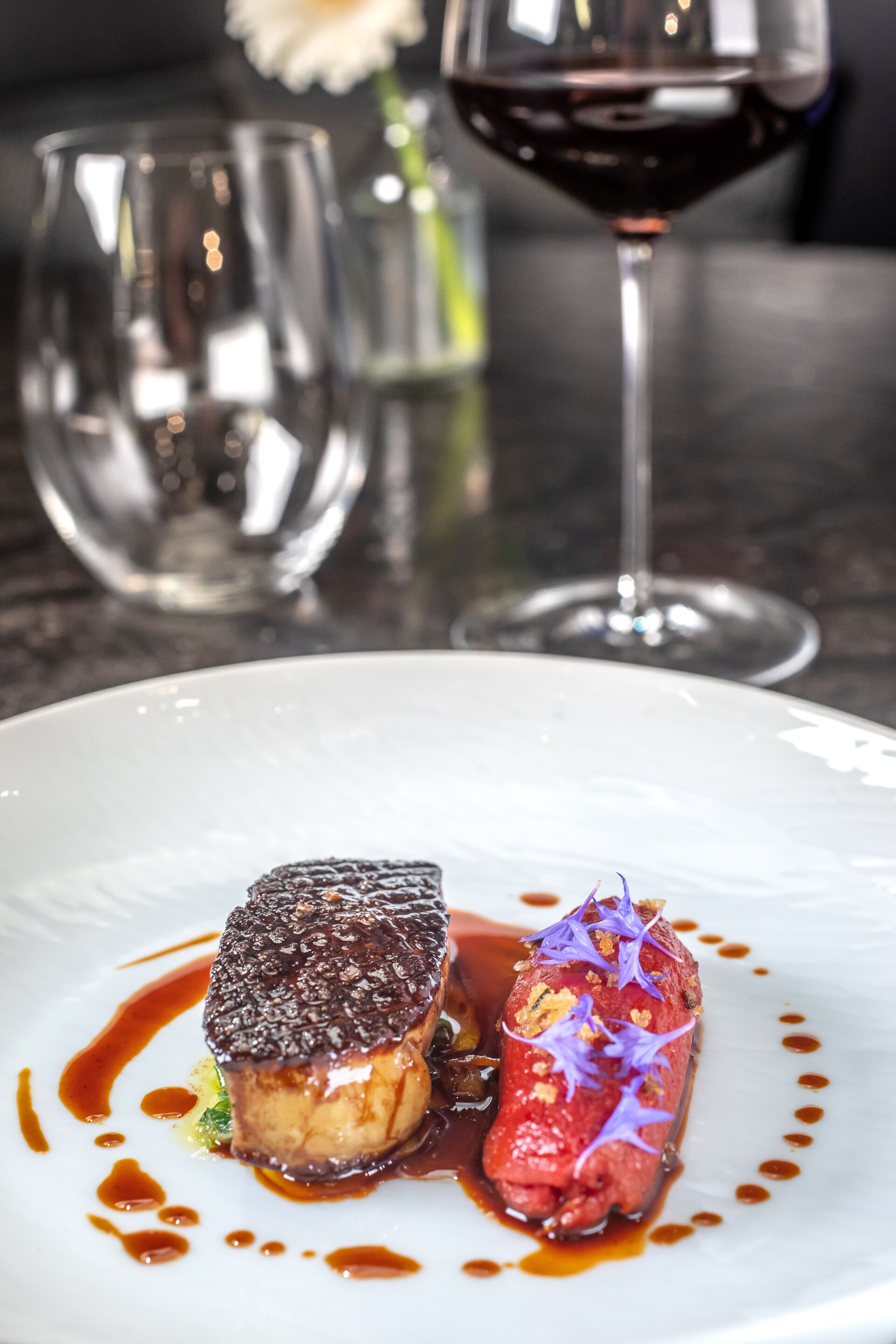 2 restaurants, lunch, dinner served; regional cuisine