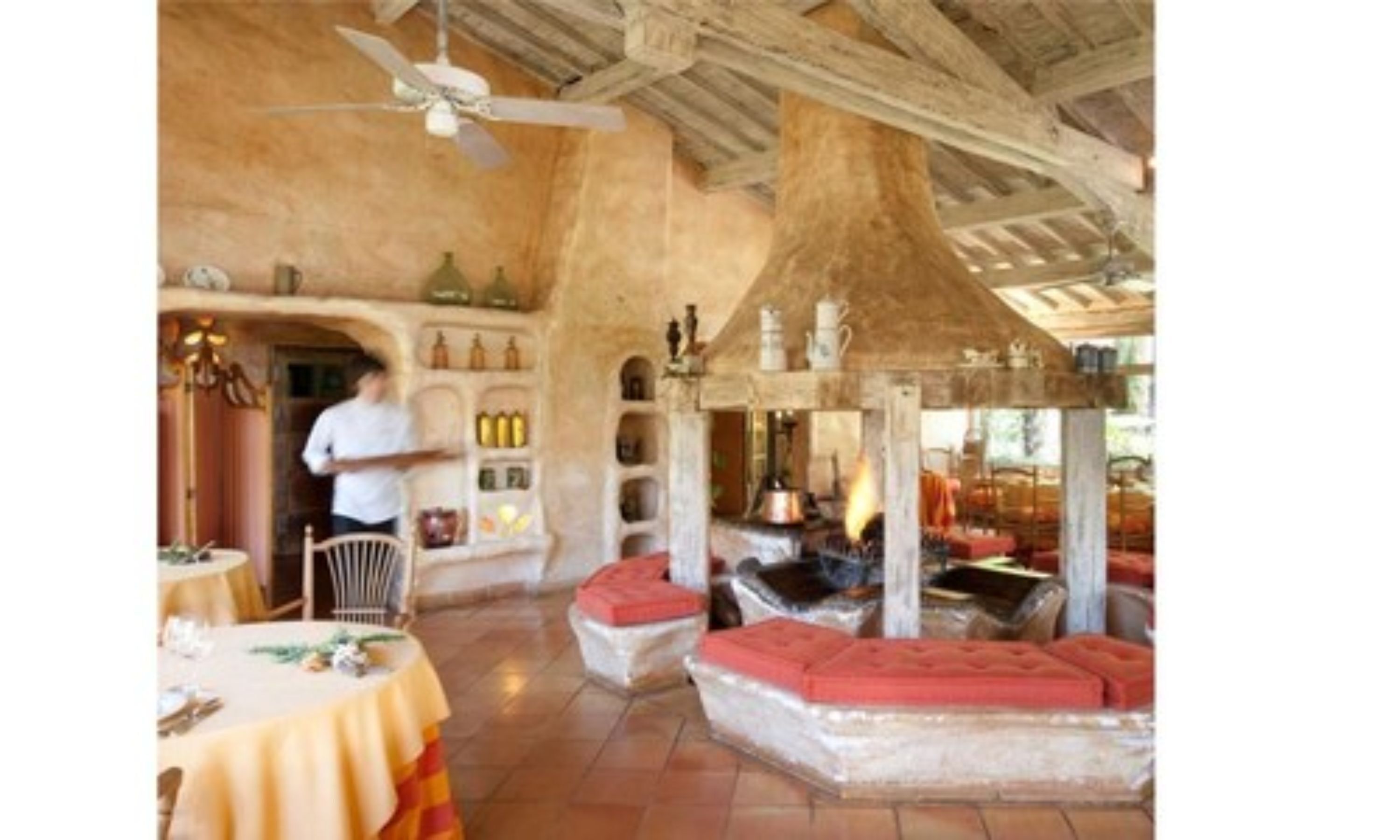 Se sirven almuerzos, cenas y cocina francesa 