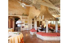 Lunch and dinner served, French cuisine - Château de Riell (Molitg-les-Bains)