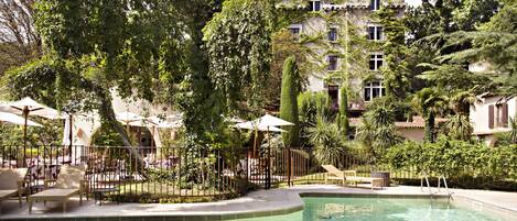 Piscine couverte, piscine extérieure