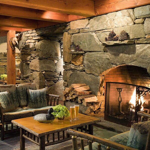 Lobby sitting area - The Pitcher Inn (Warren)