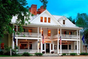 Exterior - The Pitcher Inn (Warren)