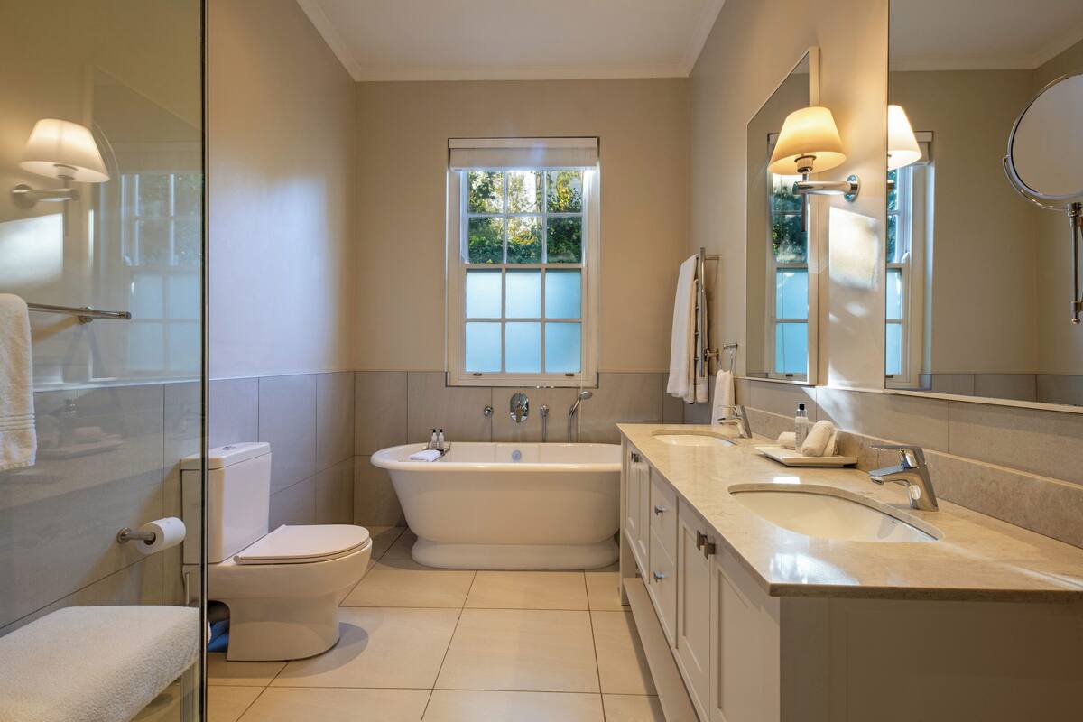 premier suite | bathroom | shower, hair dryer, bathrobes, slippers