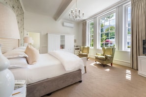 Luxury Room | Premium bedding, in-room safe, individually decorated - The Cellars-Hohenort (Cape Town)