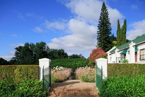Exterior - The Cellars-Hohenort (Cape Town)
