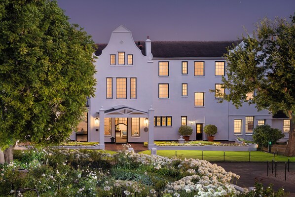 Exterior - The Cellars-Hohenort (Cape Town)