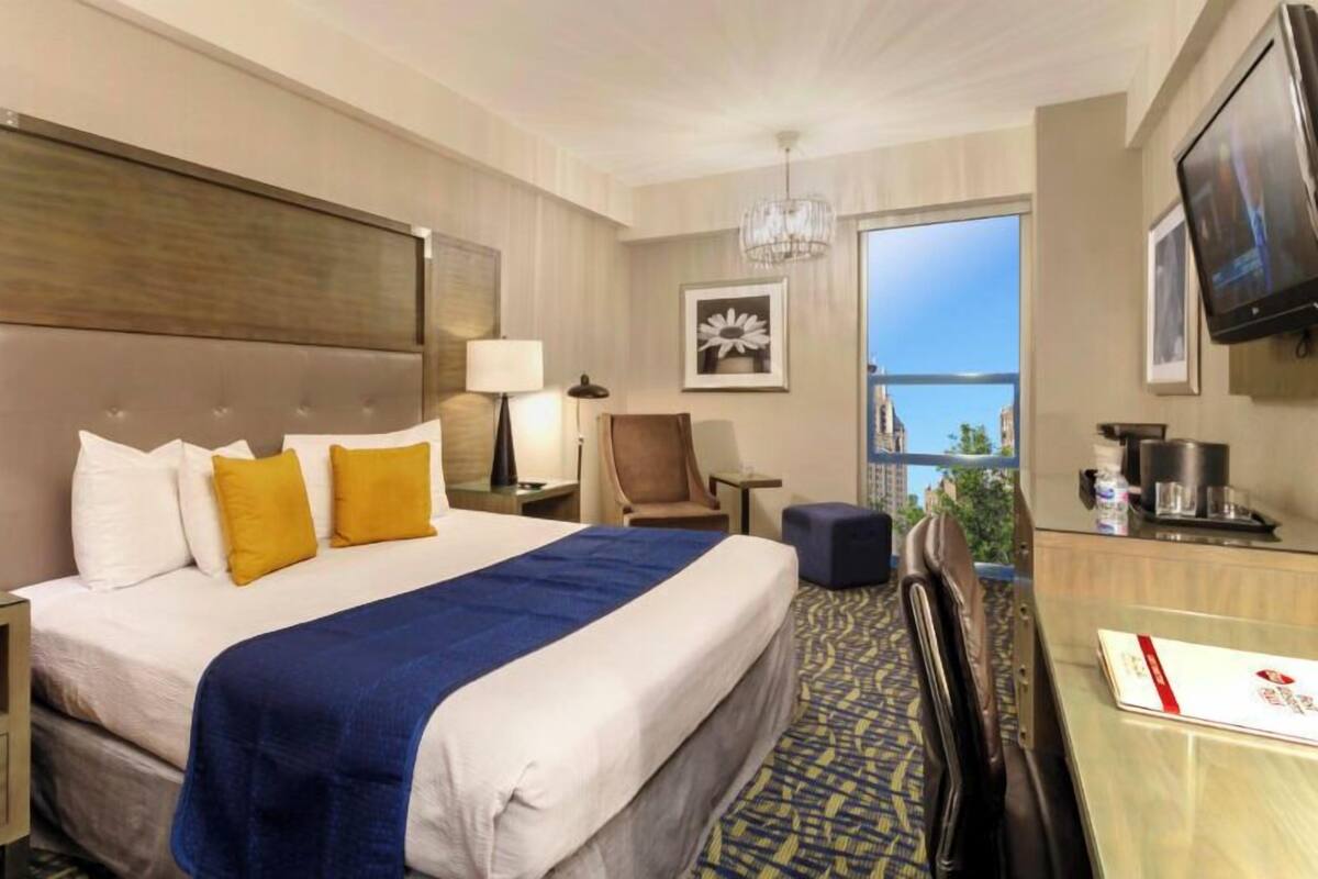 Standard Room, 1 King Bed, Non Smoking, Refrigerator | Hypo-allergenic bedding available, in-room safe, blackout drapes
