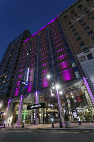 Exterior. Robert Treat Hotel