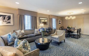 Suite, 1 King Bed, Non Smoking, Refrigerator & Microwave | Hypo-allergenic bedding, in-room safe, blackout drapes - Robert Treat Hotel (Newark)
