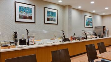 Tägliches inbegriffenes kontinentales Frühstück