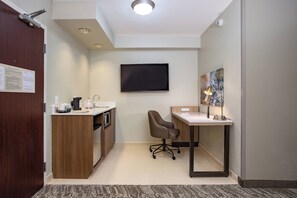 Mini-fridge, microwave, coffee/tea maker - Springhill Suites By Marriott Orlando Altamonte Springs (Altamonte Springs)