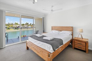 4 Bedroom Waterfront Townhouse | In-room safe, iron/ironing board, bed sheets