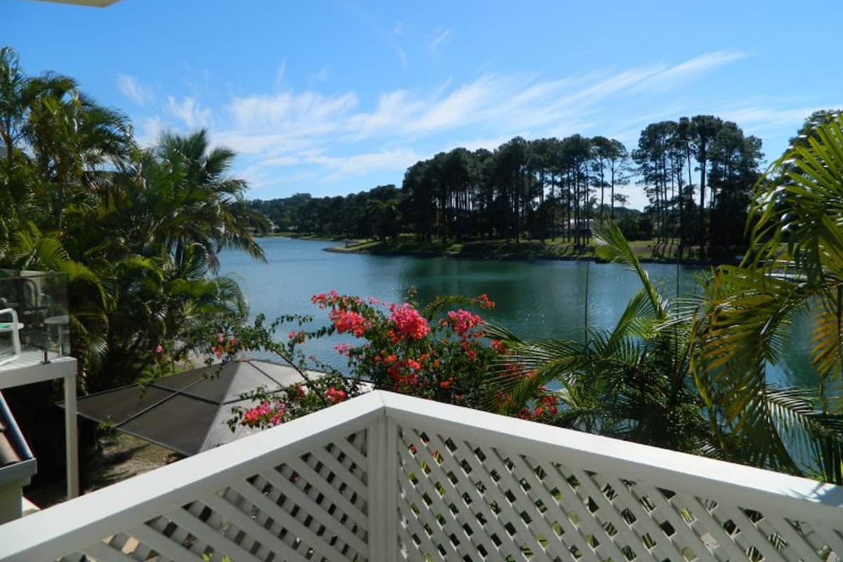 3 Bedroom Deluxe Waterfront | Zimmersafe, Bügeleisen/Bügelbrett, Bettwäsche